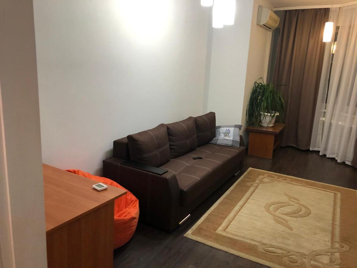 Затишна 2Х Кімнатна Квартира Біля Метро Академмістечко Kiev Esterno foto